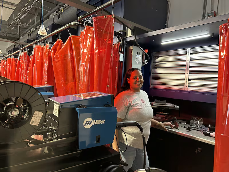 train workers free